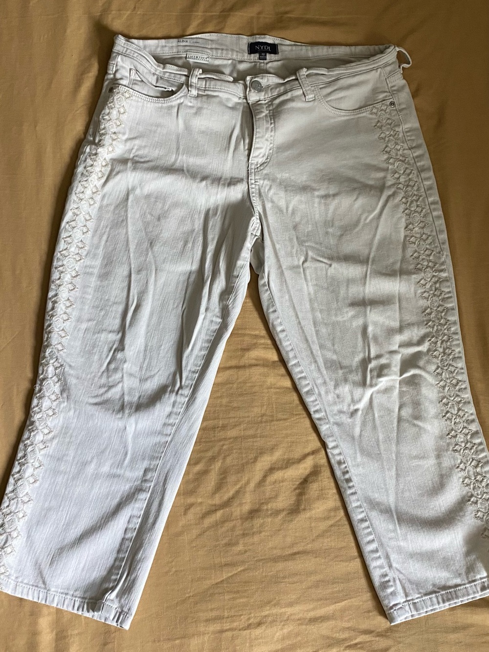 NYDJ White Cropped Jeans with Side Embroidery